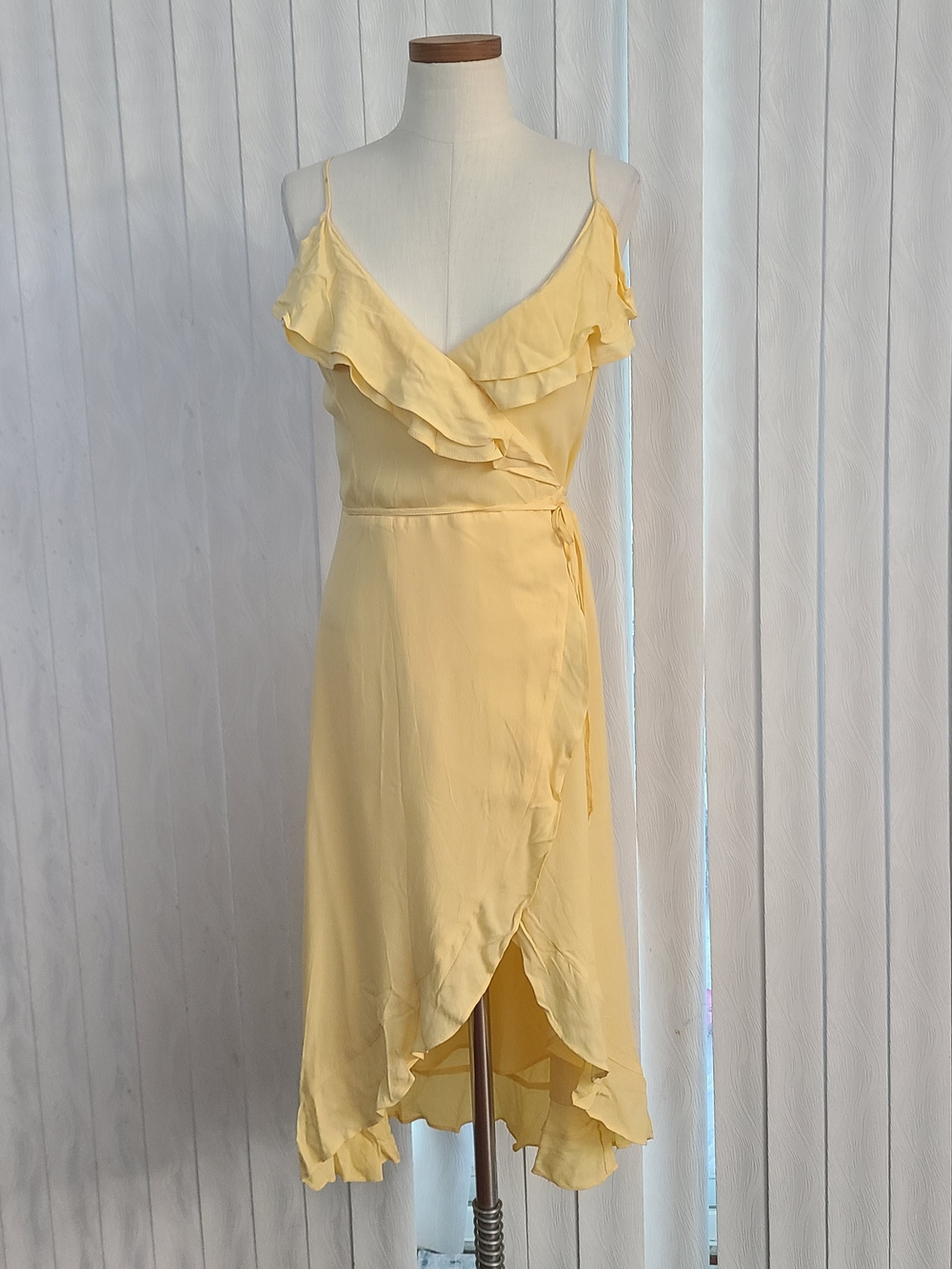 Leith Sz XS Yellow Solid Ruffle Wrap V-Neck Strappy Sleeveless Midi Dress